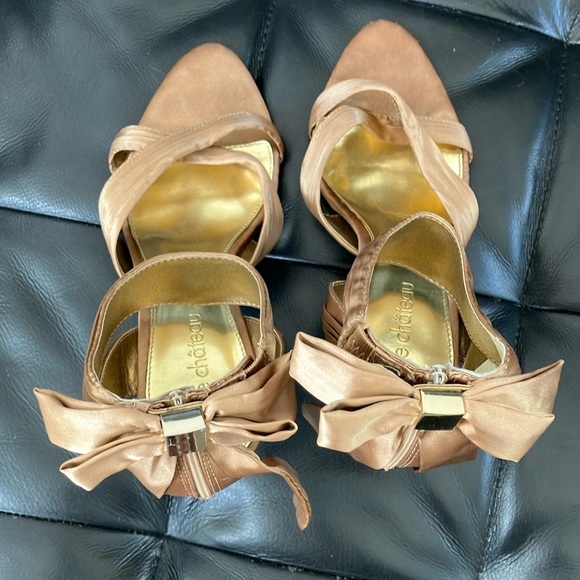 Women’s size 9 Le Château Chic shiny tan golden Stiletto Heels with Ankle Strap - Picture 6 of 16